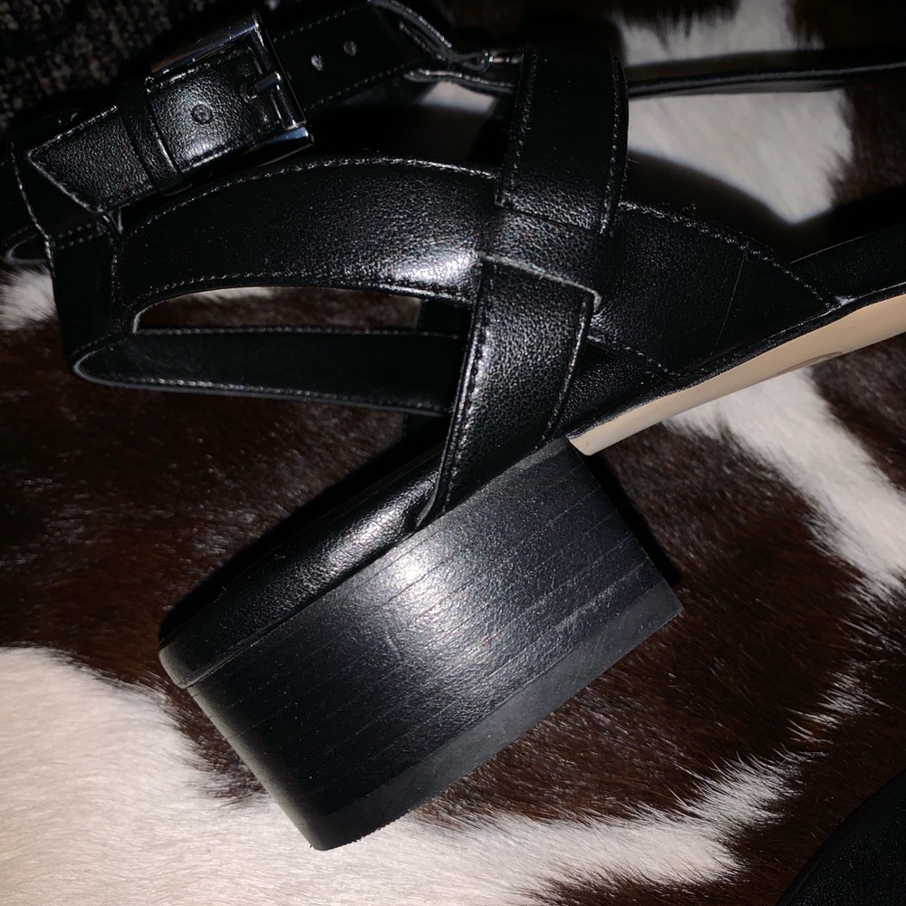MK SANDALS - Picture 3 of 4